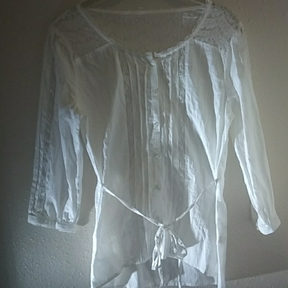 Lace vantage type blouse size small
